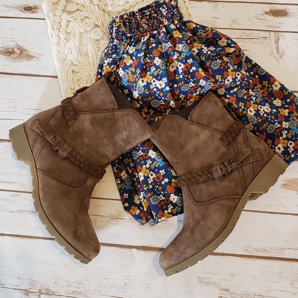 Teva De La Vina Suede Boot size 6.5 - Picture 2 of 7